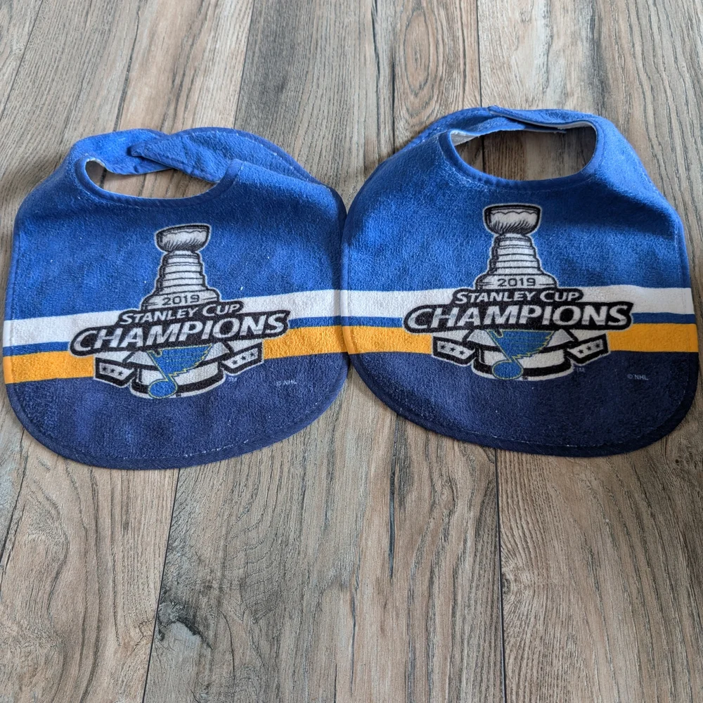NHL St. Louis Blues Bundle of 9 Baby Items from 3-12 Months